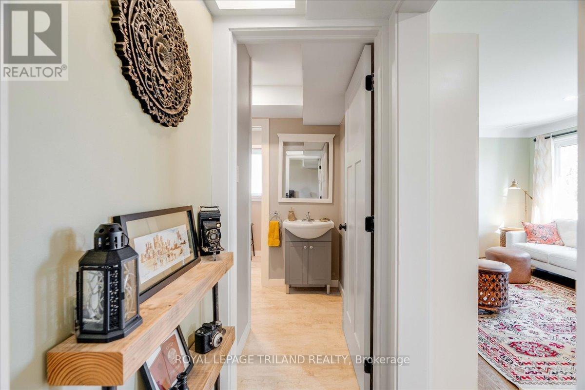 19 Front Avenue, Southwest Middlesex, Ontario  N0L 1A0 - Photo 17 - X12487719