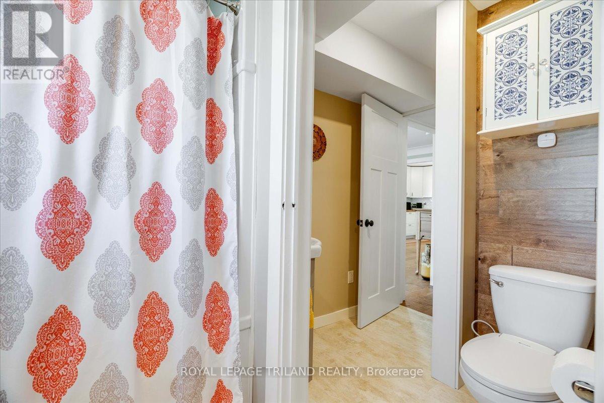 19 Front Avenue, Southwest Middlesex, Ontario  N0L 1A0 - Photo 18 - X12487719