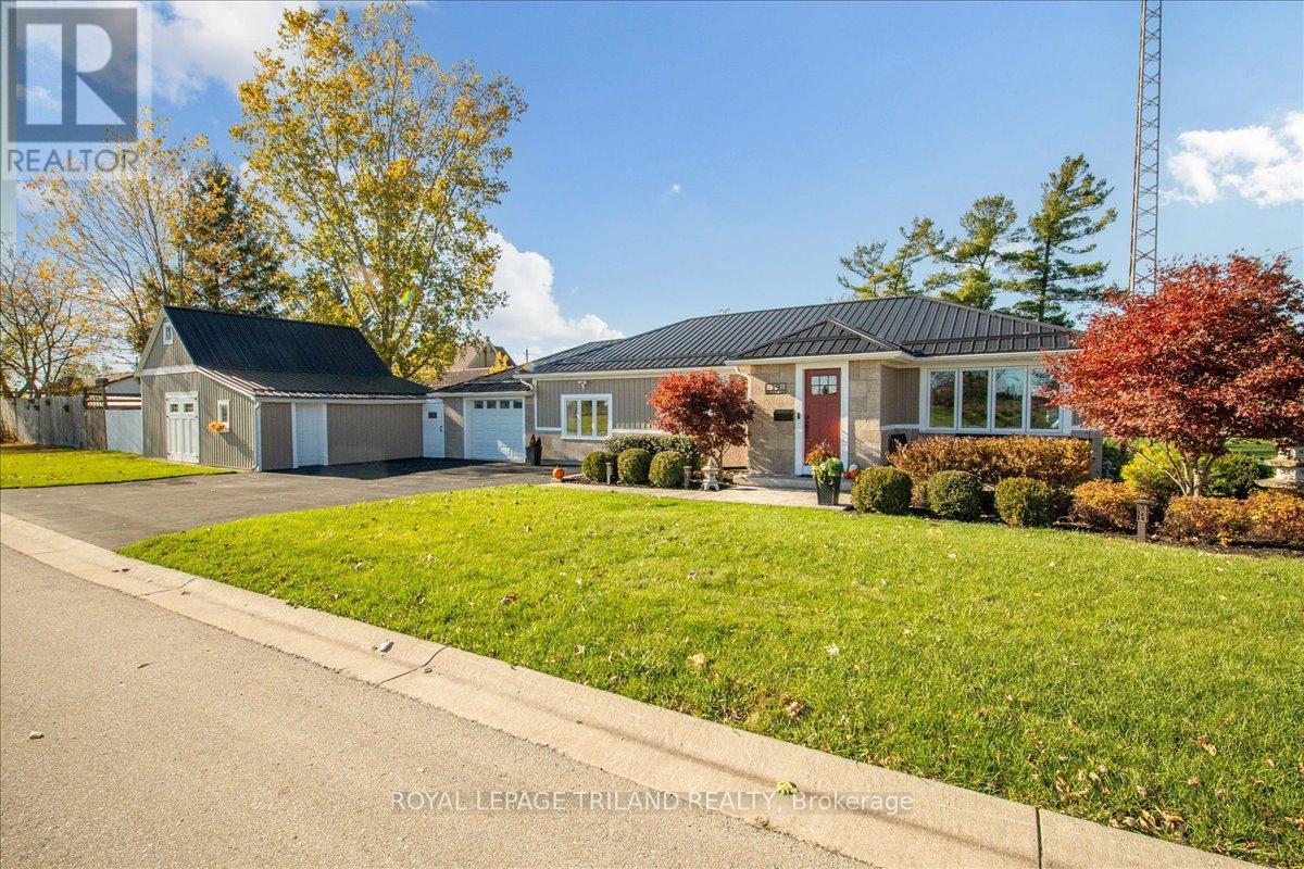 19 Front Avenue, Southwest Middlesex, Ontario  N0L 1A0 - Photo 2 - X12487719