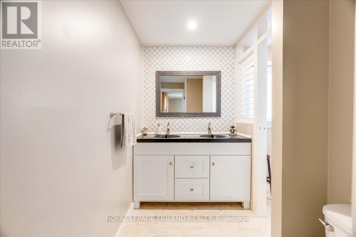 19 Front Avenue, Southwest Middlesex, Ontario  N0L 1A0 - Photo 21 - X12487719