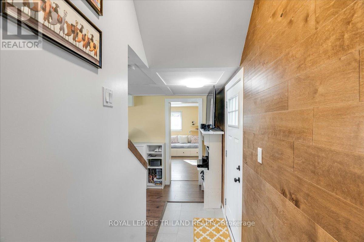 19 Front Avenue, Southwest Middlesex, Ontario  N0L 1A0 - Photo 24 - X12487719