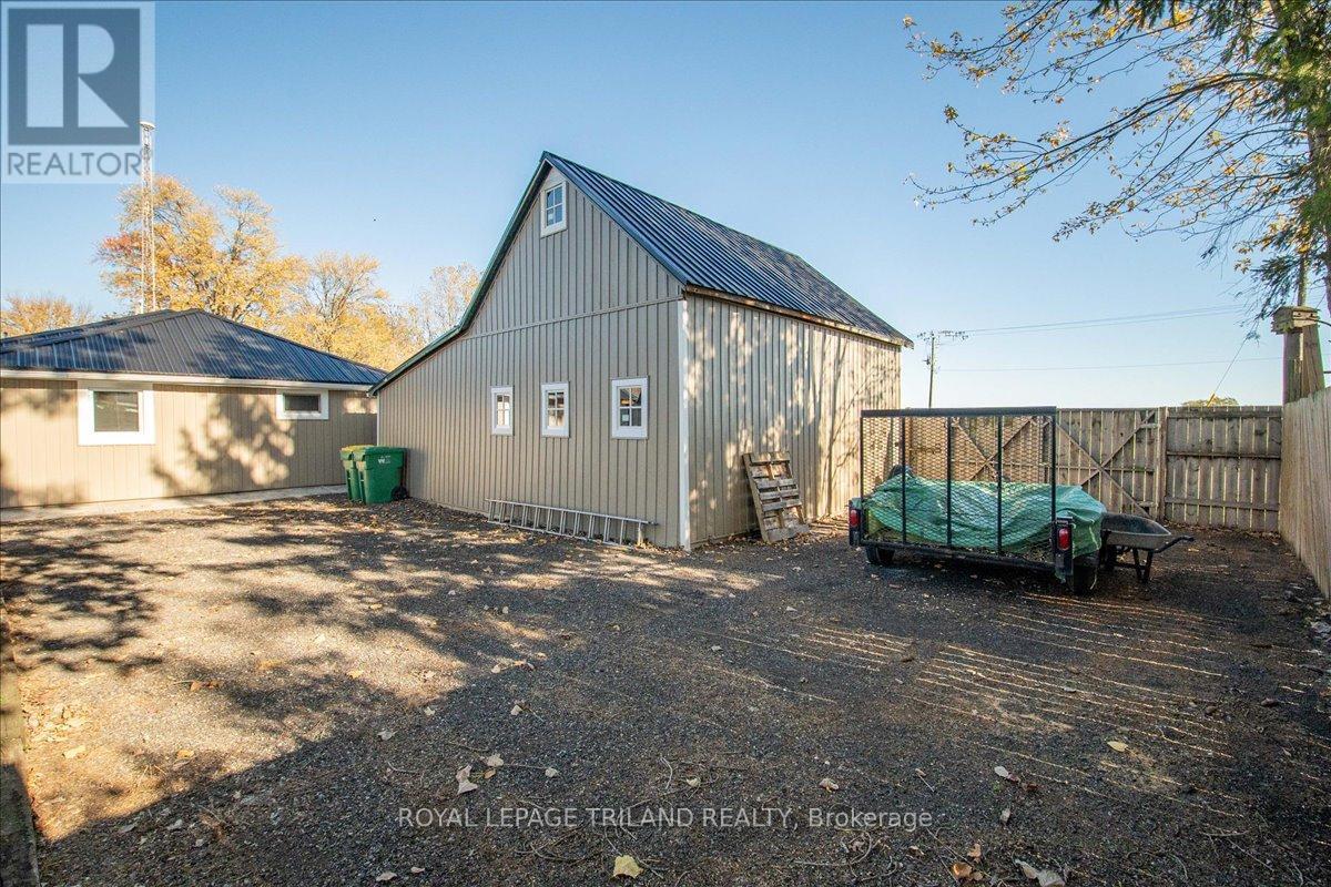 19 Front Avenue, Southwest Middlesex, Ontario  N0L 1A0 - Photo 33 - X12487719