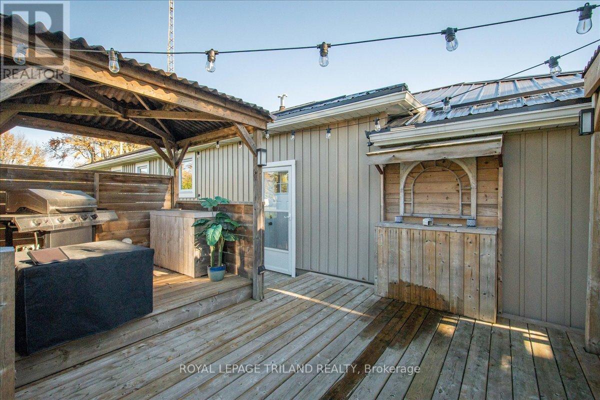 19 Front Avenue, Southwest Middlesex, Ontario  N0L 1A0 - Photo 40 - X12487719