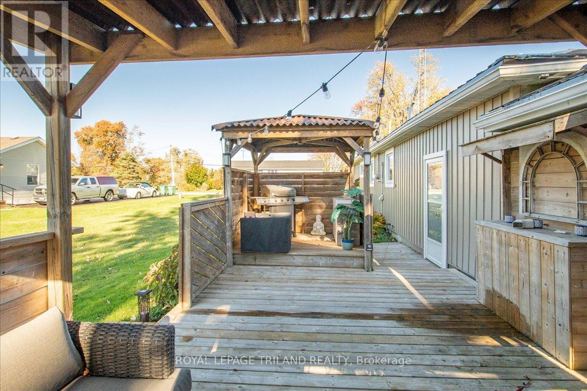 19 Front Avenue, Southwest Middlesex, Ontario  N0L 1A0 - Photo 42 - X12487719