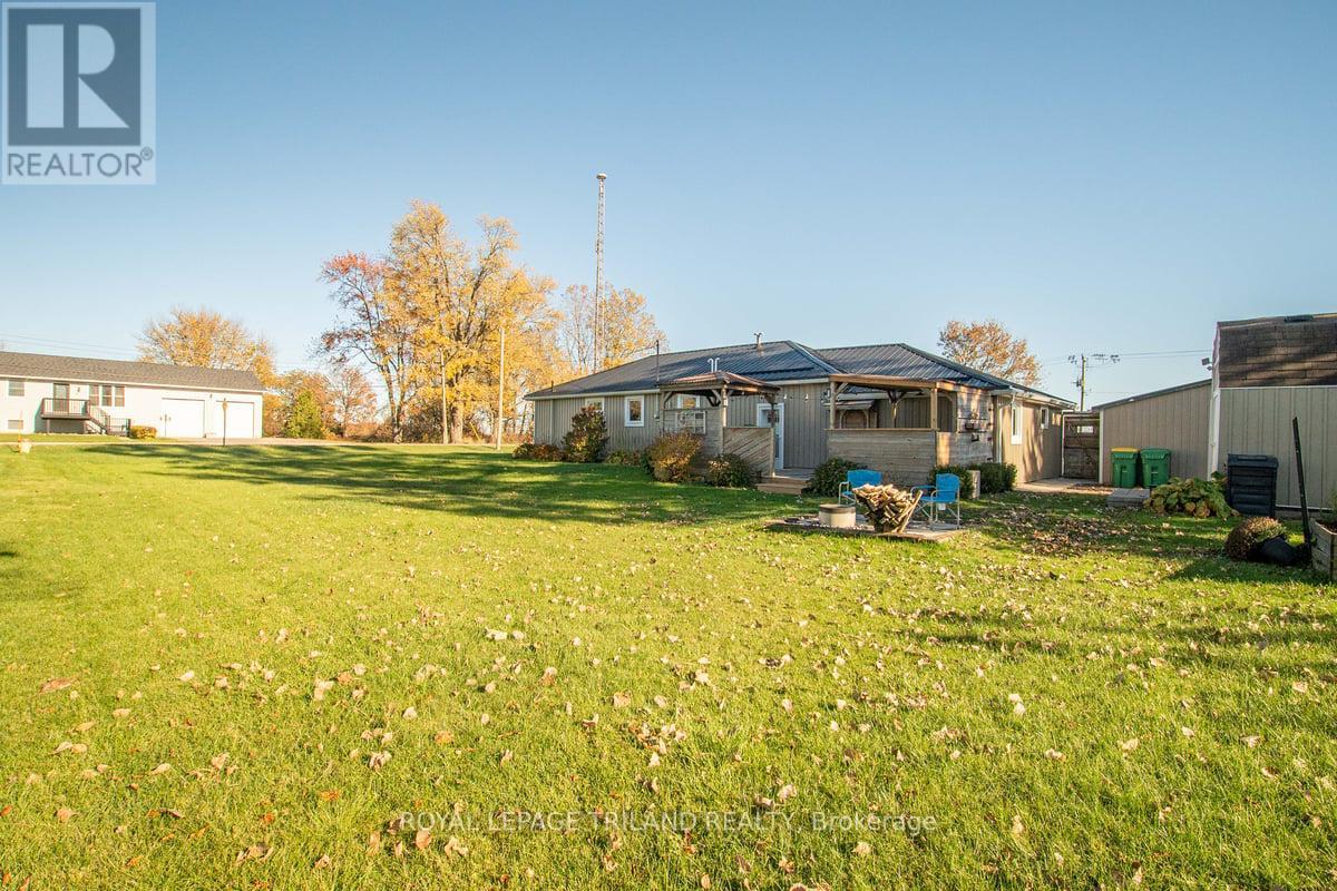 19 Front Avenue, Southwest Middlesex, Ontario  N0L 1A0 - Photo 44 - X12487719