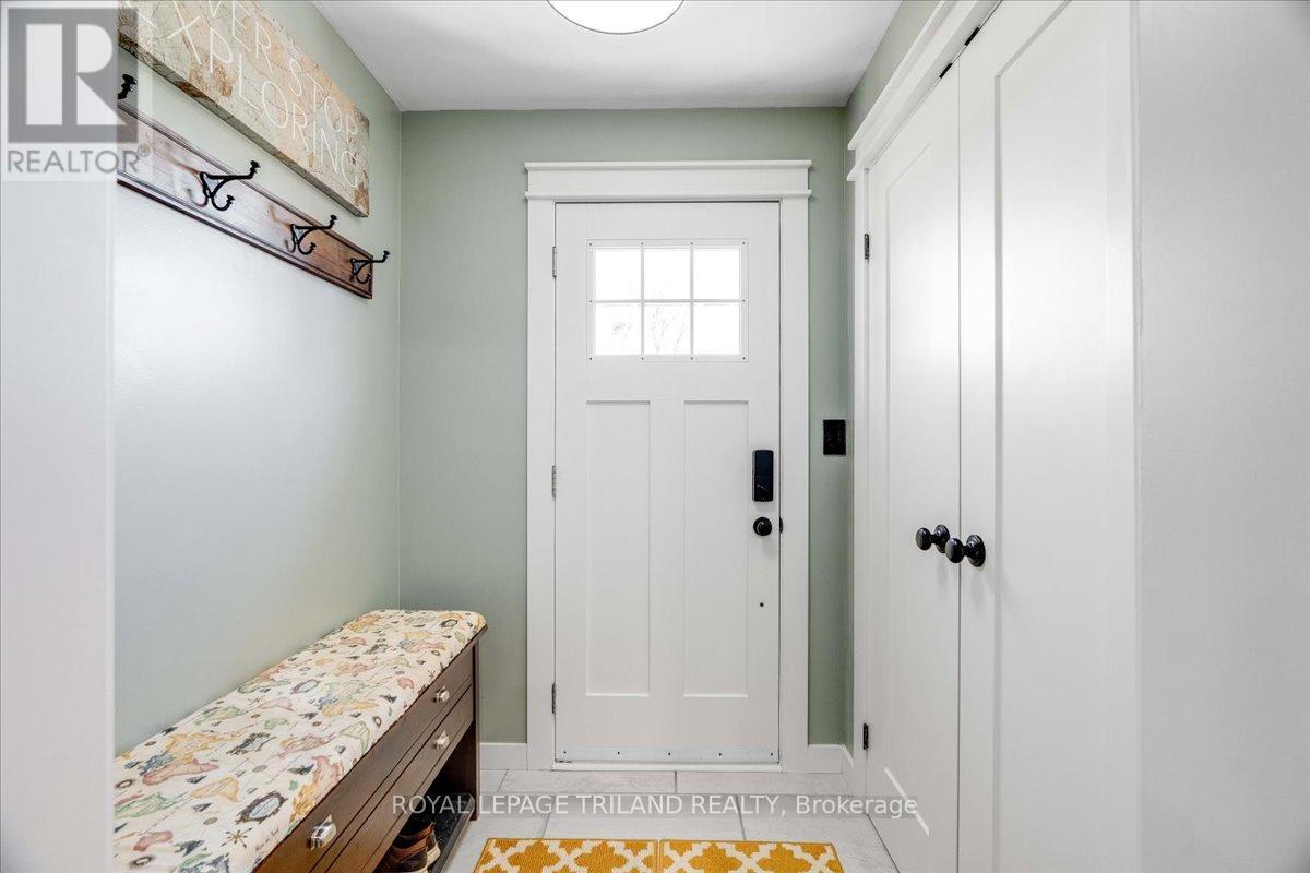 19 Front Avenue, Southwest Middlesex, Ontario  N0L 1A0 - Photo 8 - X12487719