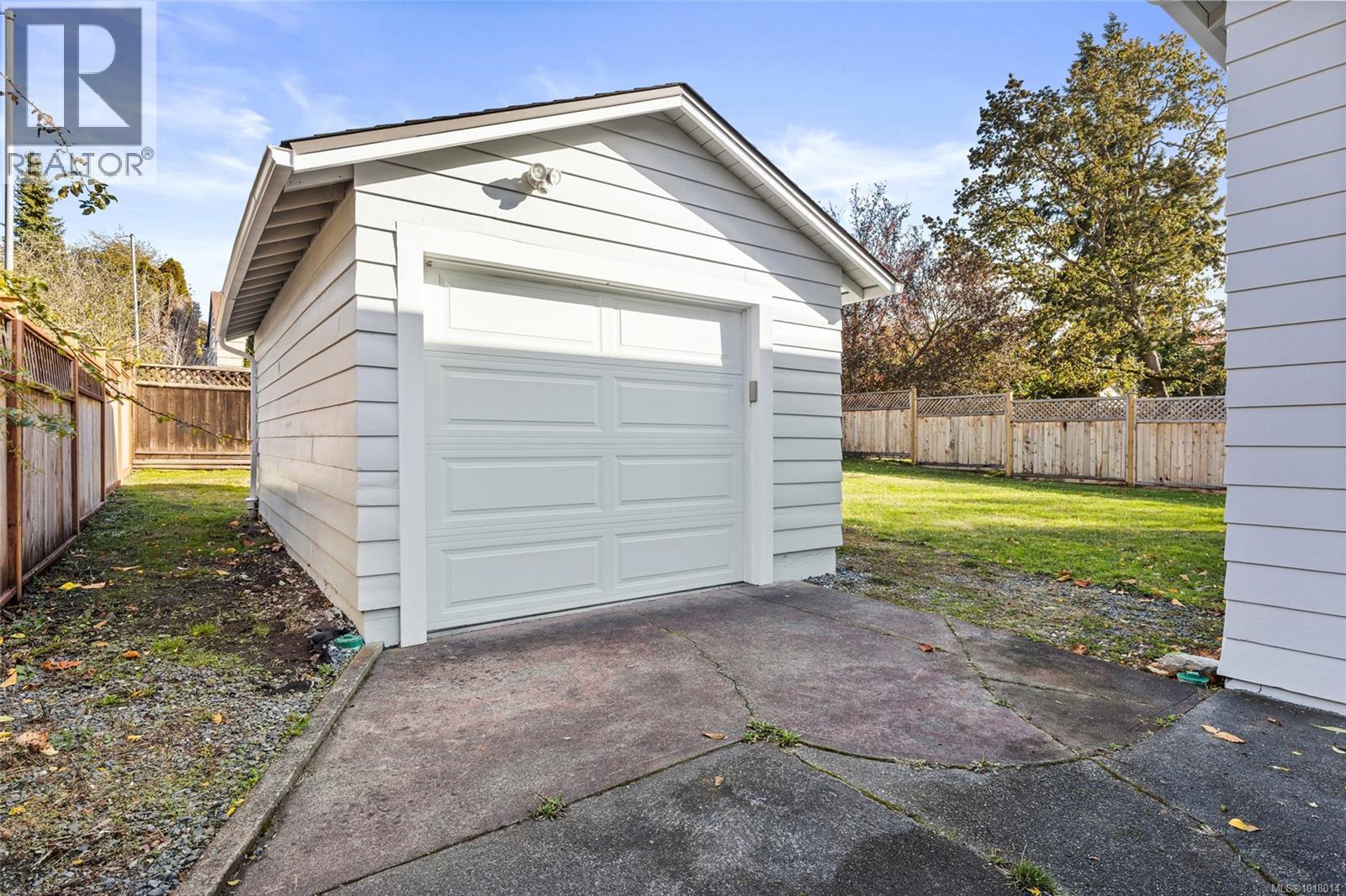 3337 Kingsley St, Saanich, British Columbia  V8P 4J8 - Photo 35 - 1018014