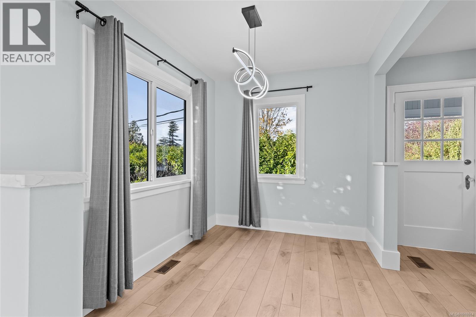 3337 Kingsley St, Saanich, British Columbia  V8P 4J8 - Photo 8 - 1018014