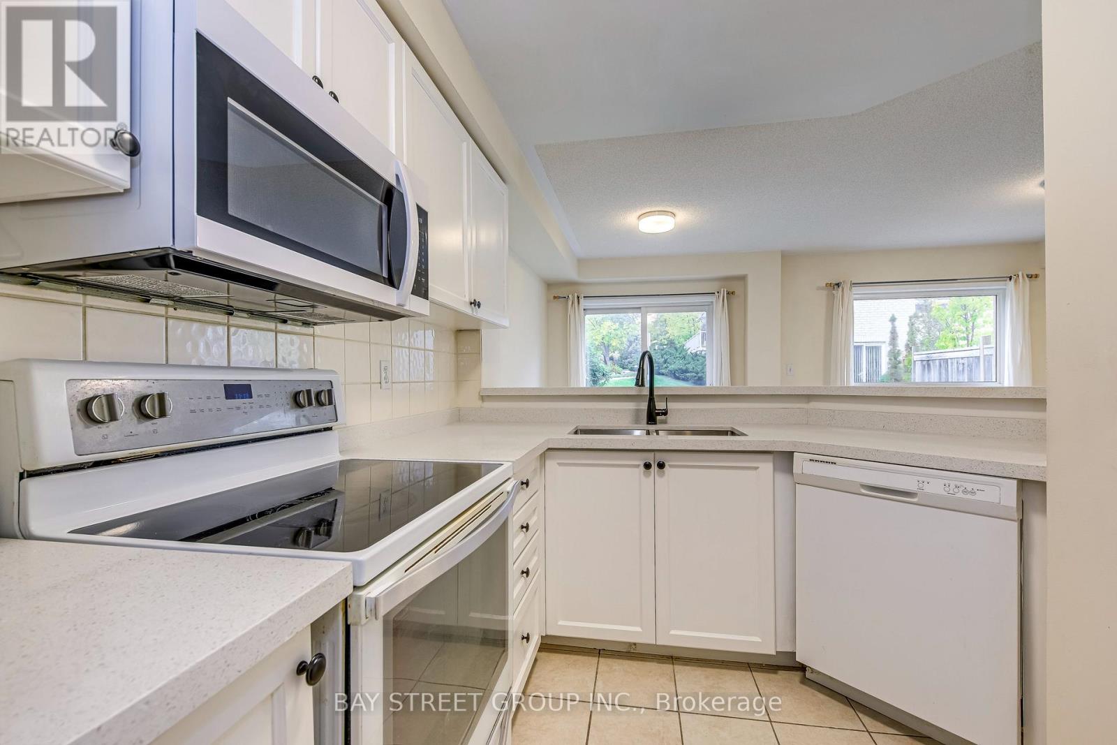 102 - 5260 Mcfarren Boulevard, Mississauga, Ontario  L5M 7J3 - Photo 8 - W12487625