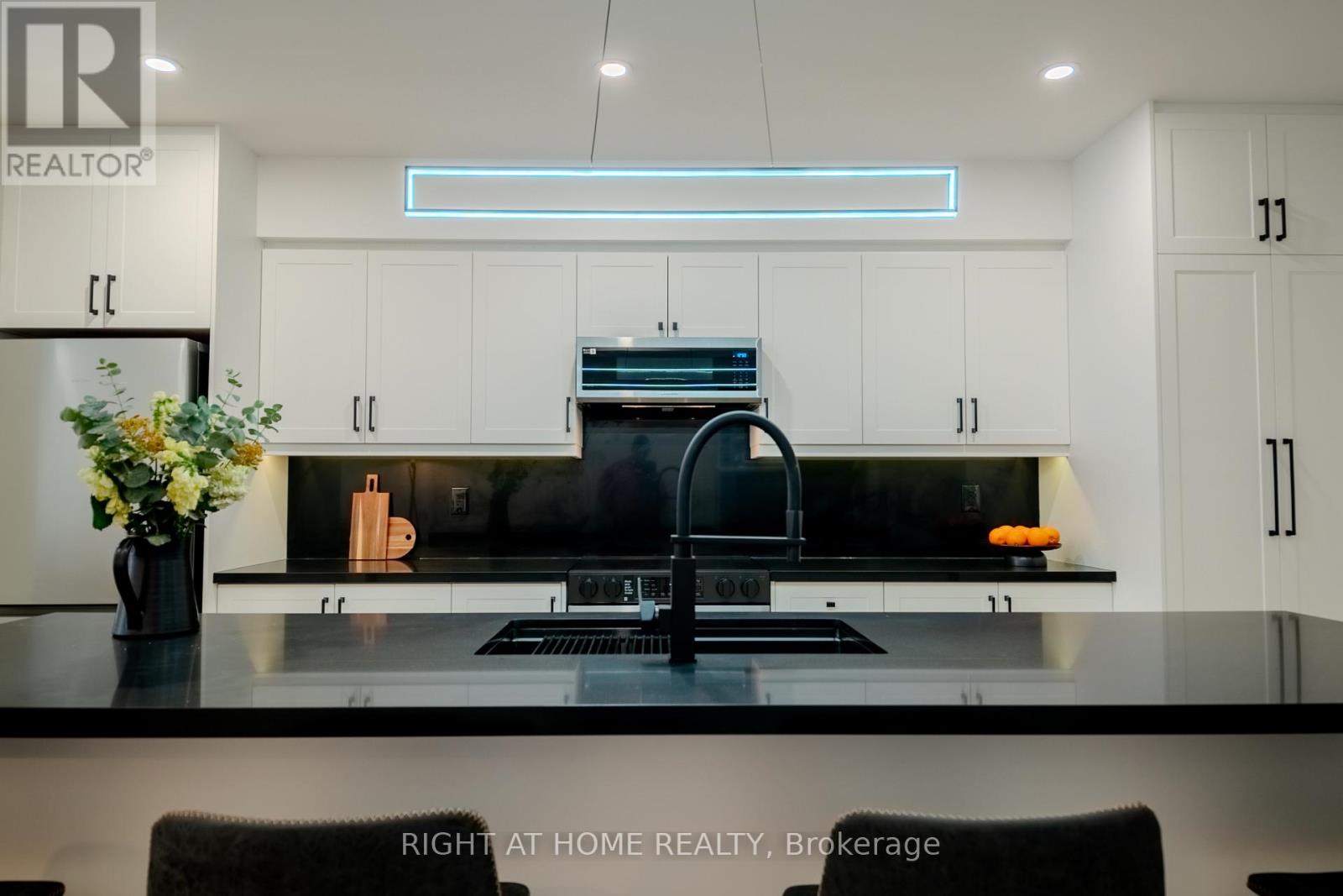 2 - 53 Innes Avenue, Toronto, Ontario  M6E 1N1 - Photo 3 - W12487632