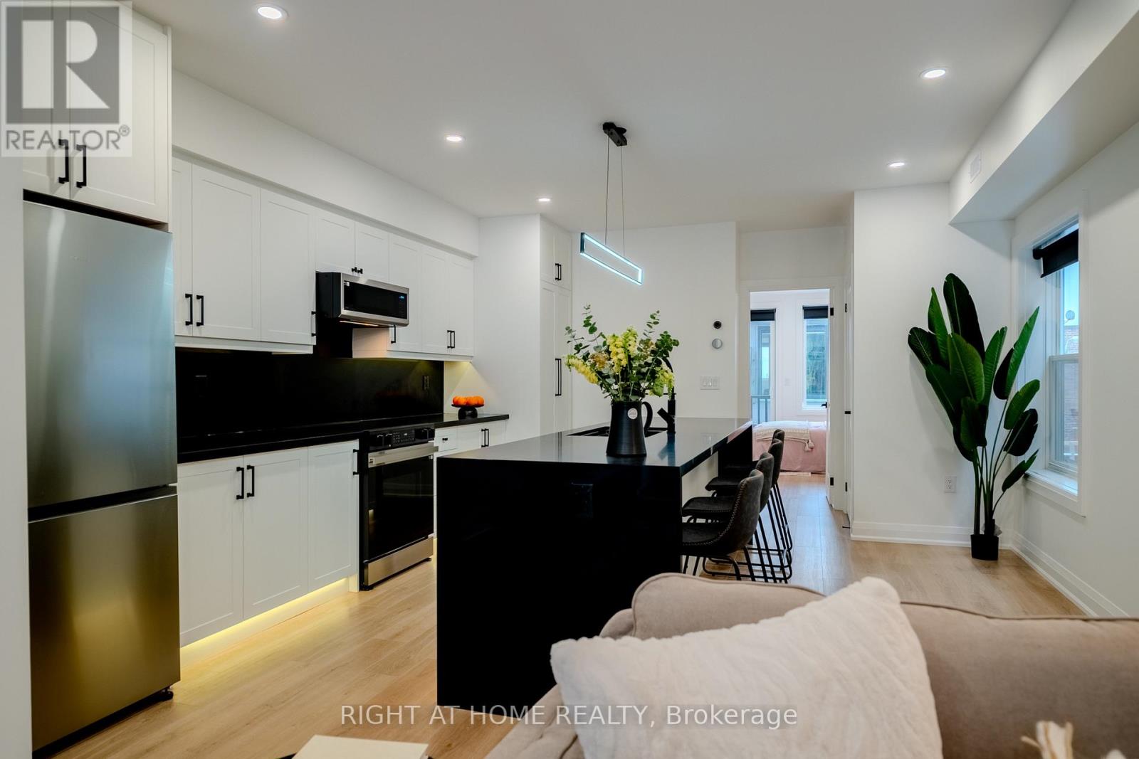 2 - 53 Innes Avenue, Toronto, Ontario  M6E 1N1 - Photo 4 - W12487632