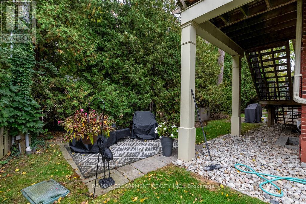 232 St. Paul Street, Burlington, Ontario  L7R 3J6 - Photo 12 - W12487640