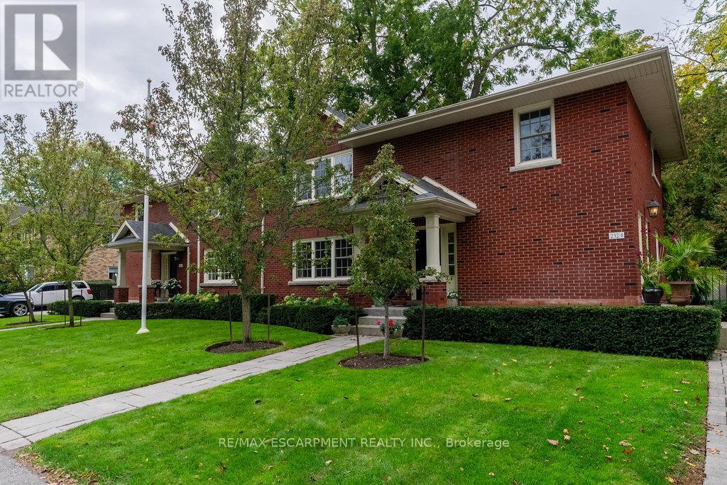 232 St. Paul Street, Burlington, Ontario  L7R 3J6 - Photo 2 - W12487640