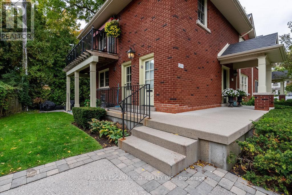 232 St. Paul Street, Burlington, Ontario  L7R 3J6 - Photo 9 - W12487640