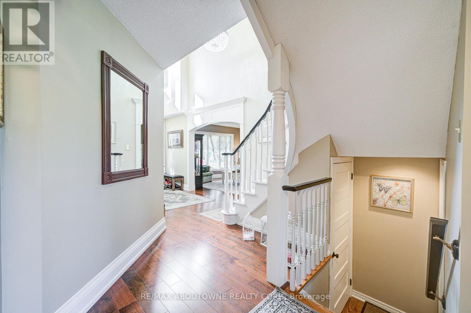 2193 Meadowland Drive, Oakville, Ontario  L6H 6H2 - Photo 13 - W12487649