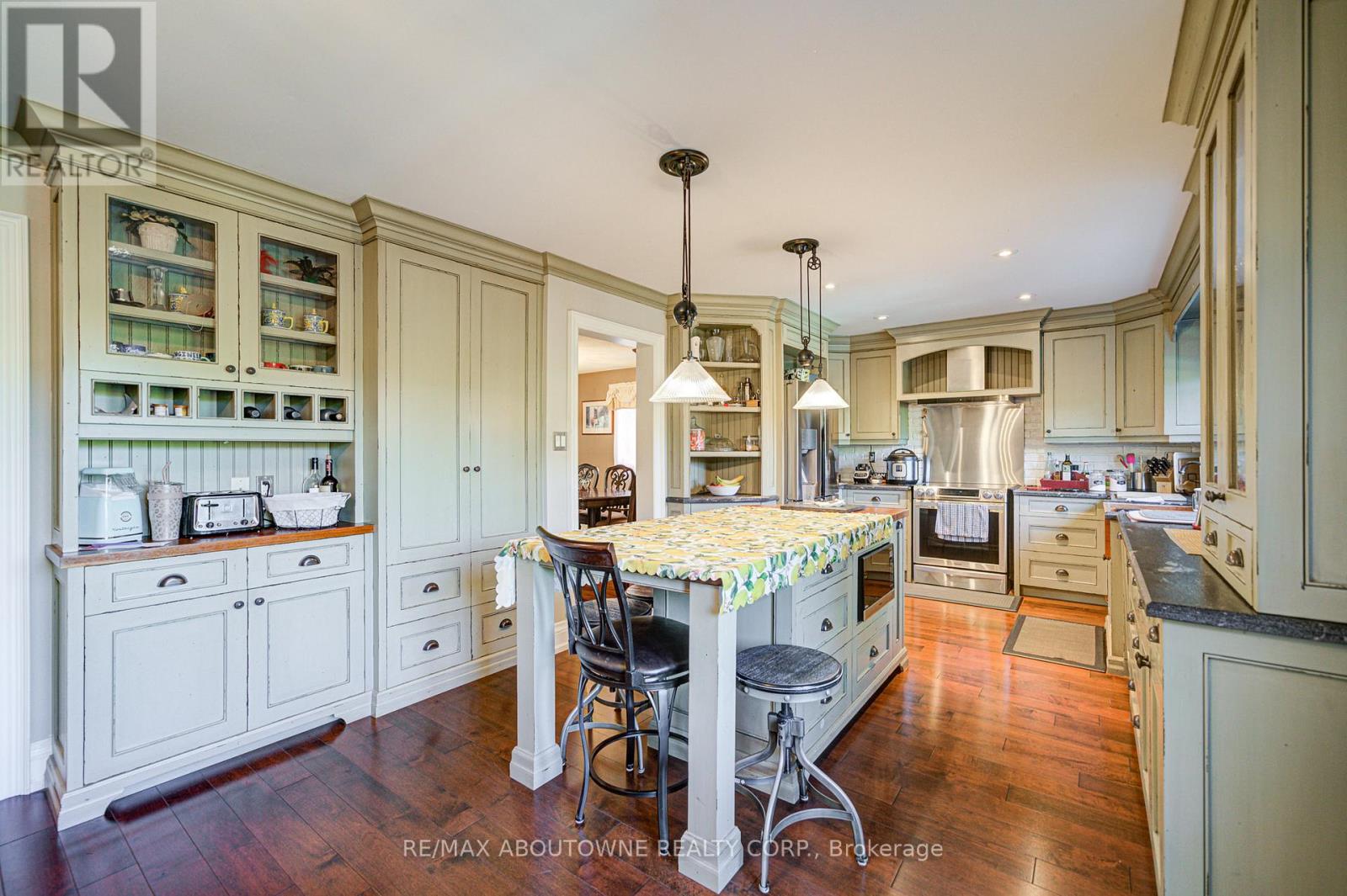 2193 Meadowland Drive, Oakville, Ontario  L6H 6H2 - Photo 16 - W12487649