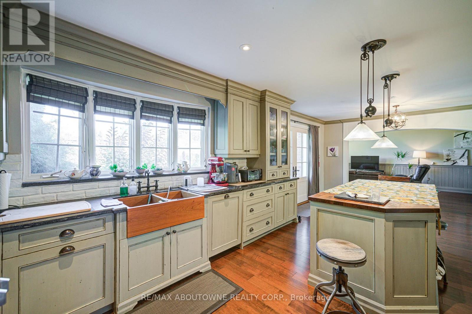 2193 Meadowland Drive, Oakville, Ontario  L6H 6H2 - Photo 20 - W12487649