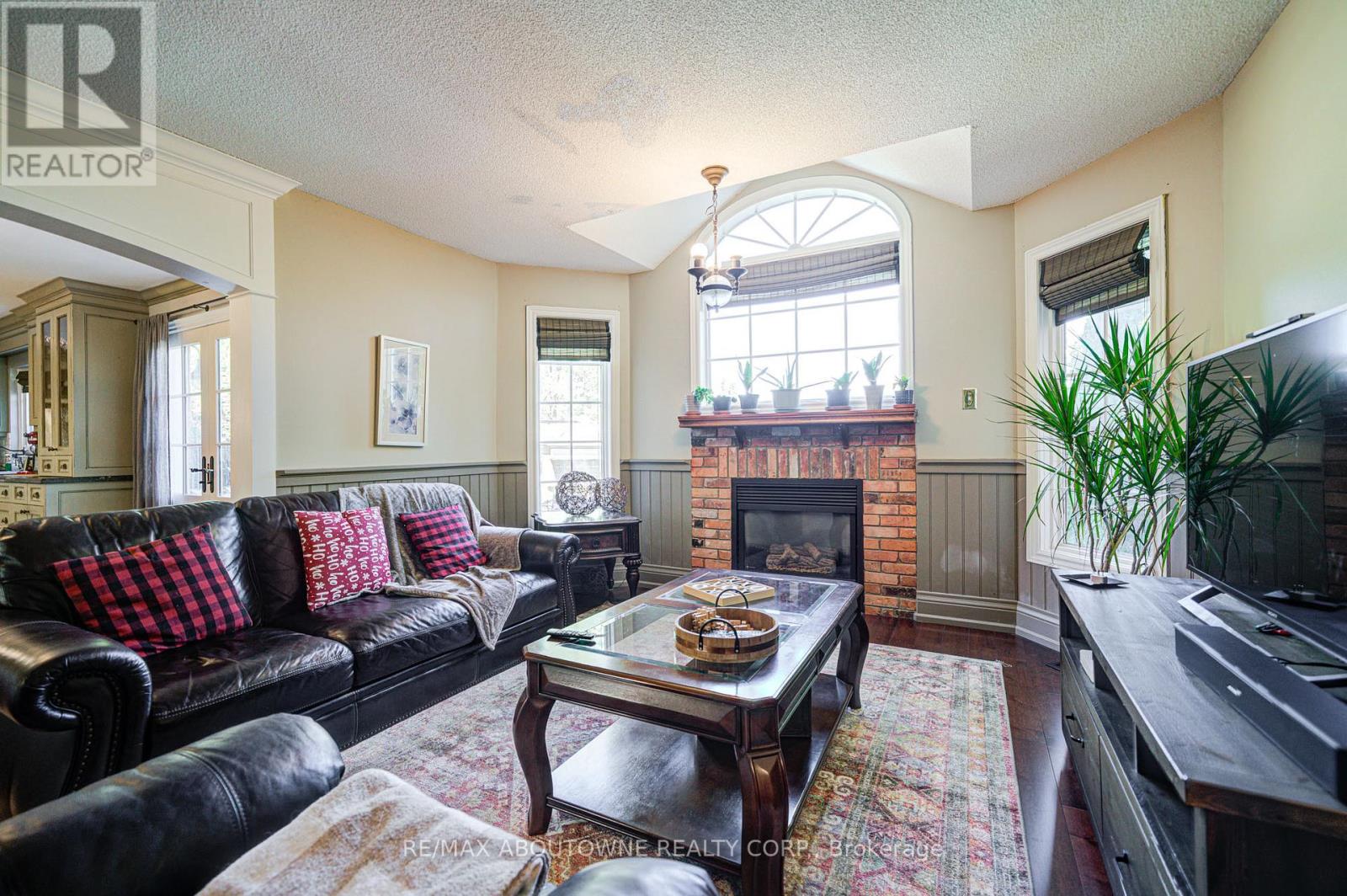 2193 Meadowland Drive, Oakville, Ontario  L6H 6H2 - Photo 23 - W12487649