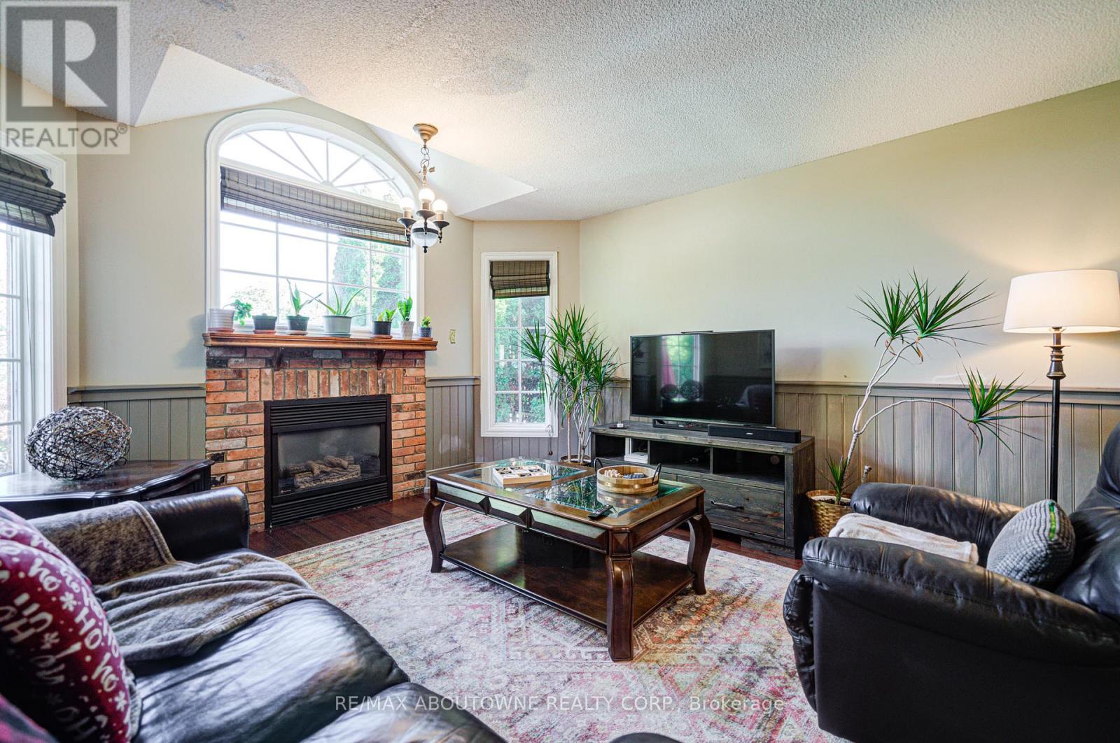 2193 Meadowland Drive, Oakville, Ontario  L6H 6H2 - Photo 24 - W12487649