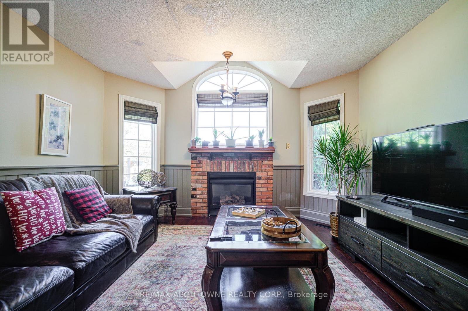 2193 Meadowland Drive, Oakville, Ontario  L6H 6H2 - Photo 25 - W12487649