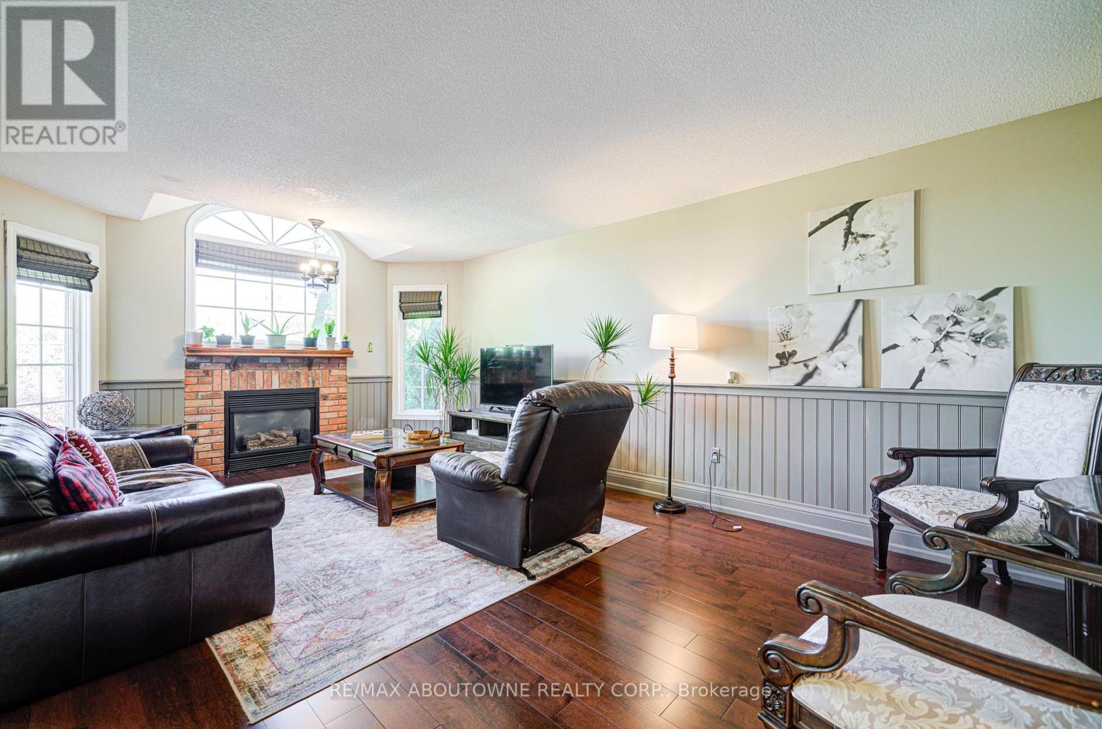 2193 Meadowland Drive, Oakville, Ontario  L6H 6H2 - Photo 26 - W12487649