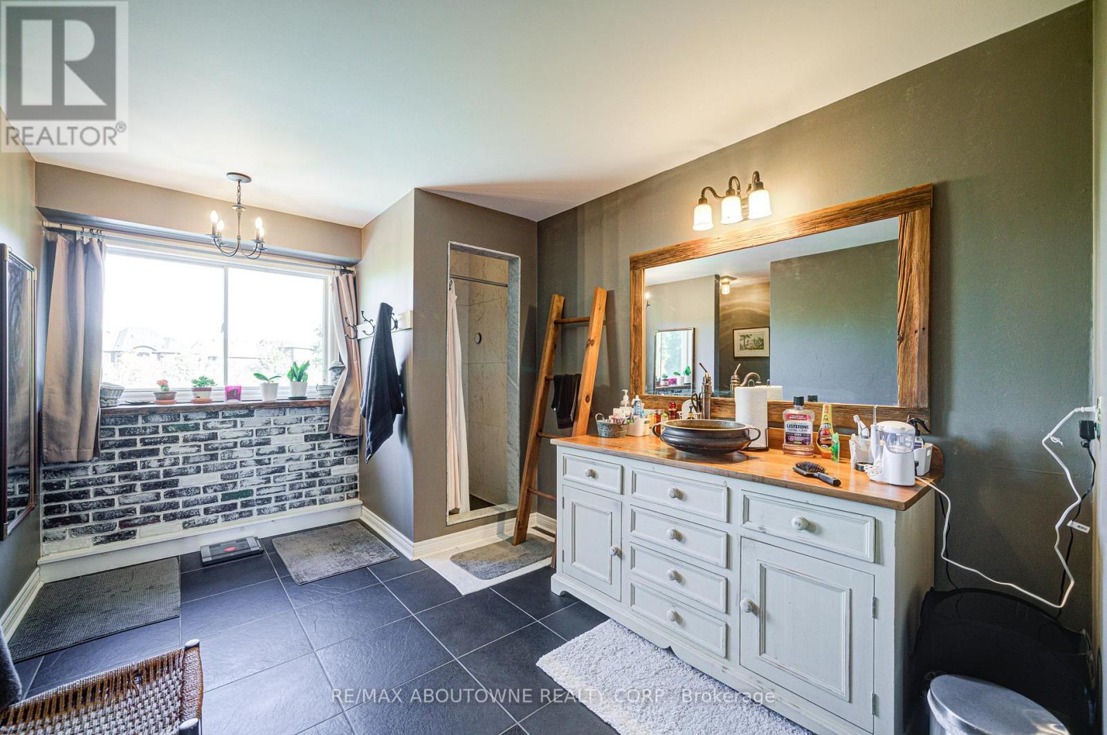 2193 Meadowland Drive, Oakville, Ontario  L6H 6H2 - Photo 42 - W12487649