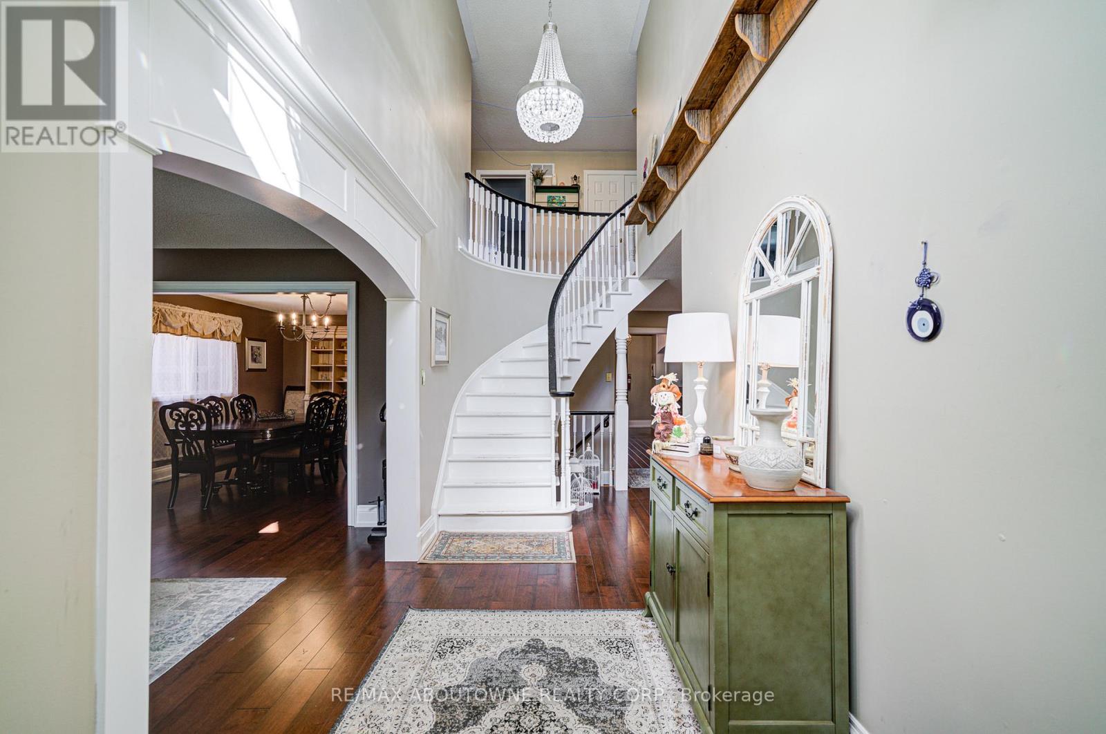 2193 Meadowland Drive, Oakville, Ontario  L6H 6H2 - Photo 5 - W12487649