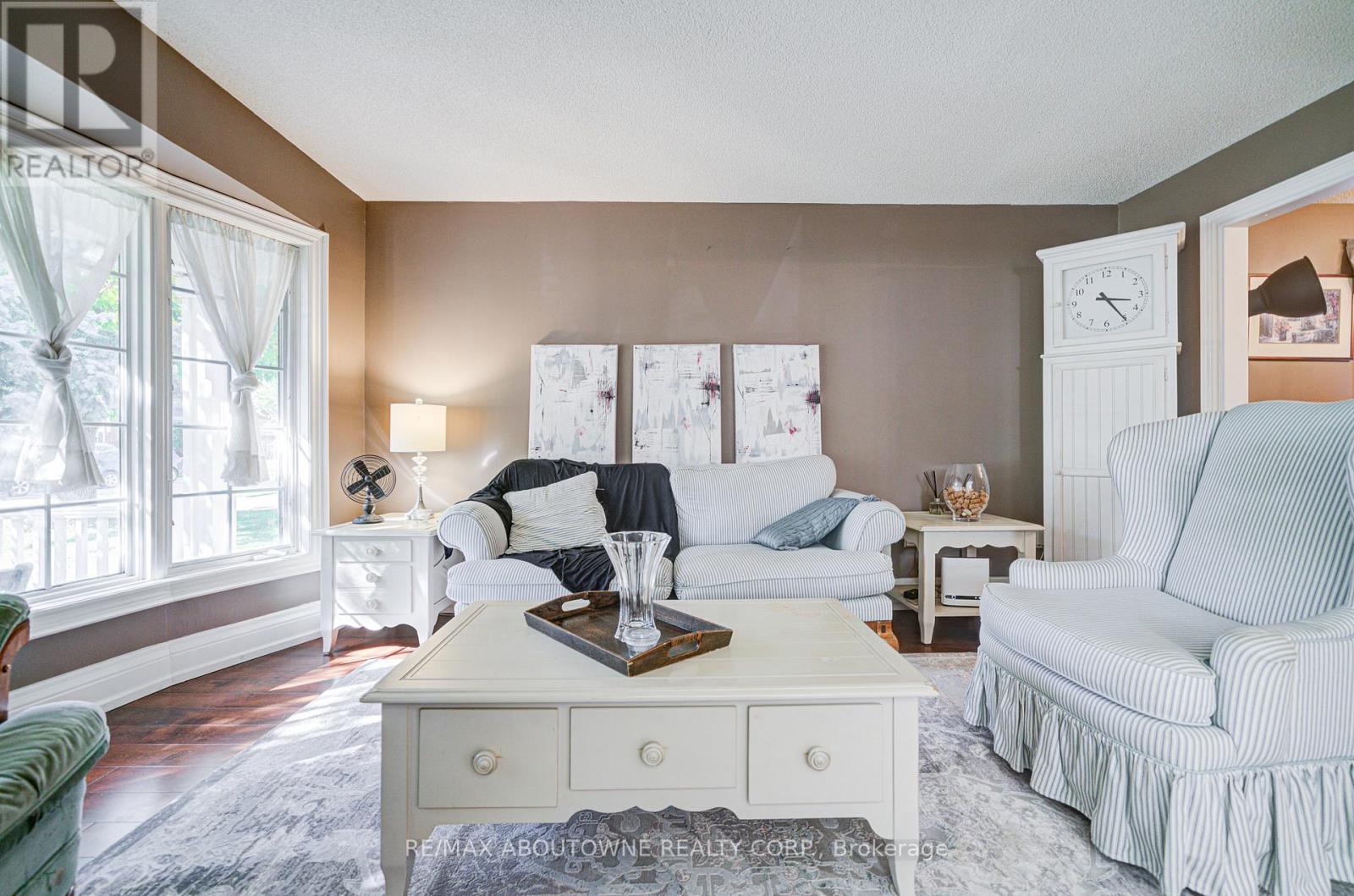 2193 Meadowland Drive, Oakville, Ontario  L6H 6H2 - Photo 6 - W12487649