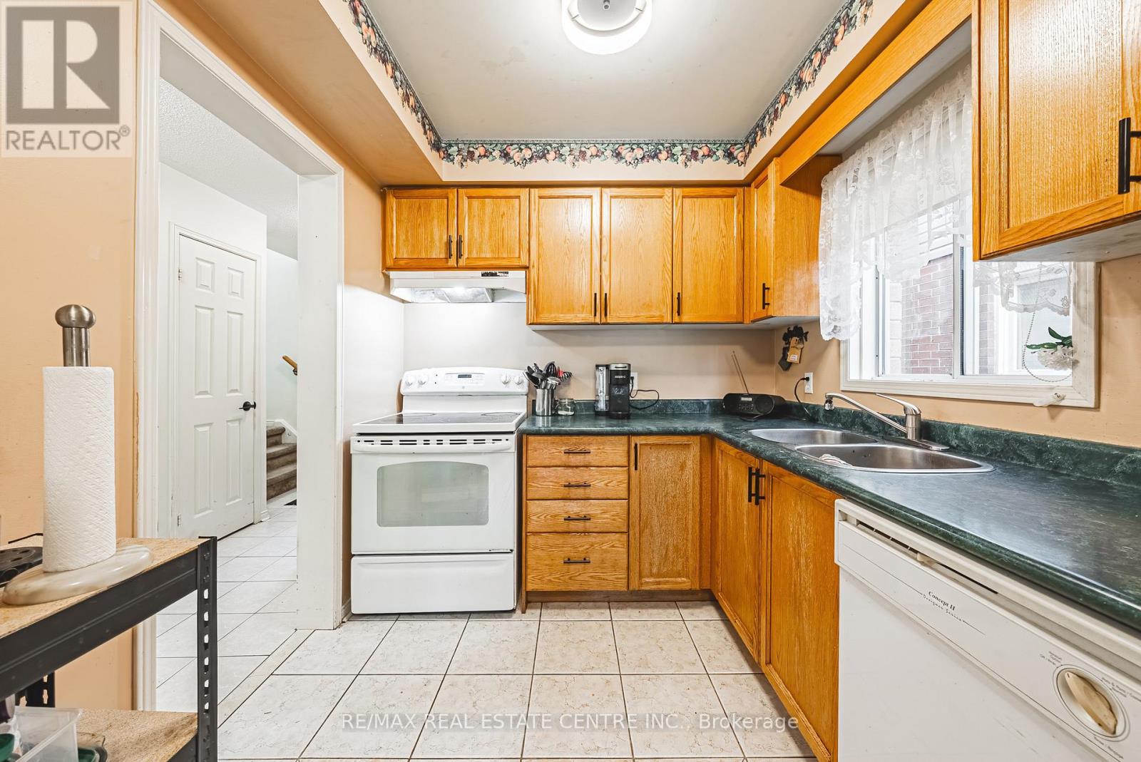 487 Taylor Crescent, Burlington, Ontario  L7L 6G2 - Photo 13 - W12487660