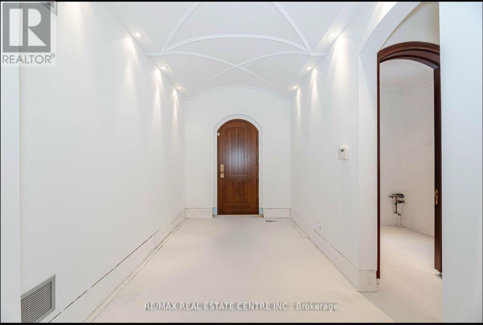 2 Edgeforest Drive, Brampton, Ontario  L6P 0E1 - Photo 16 - W12487662