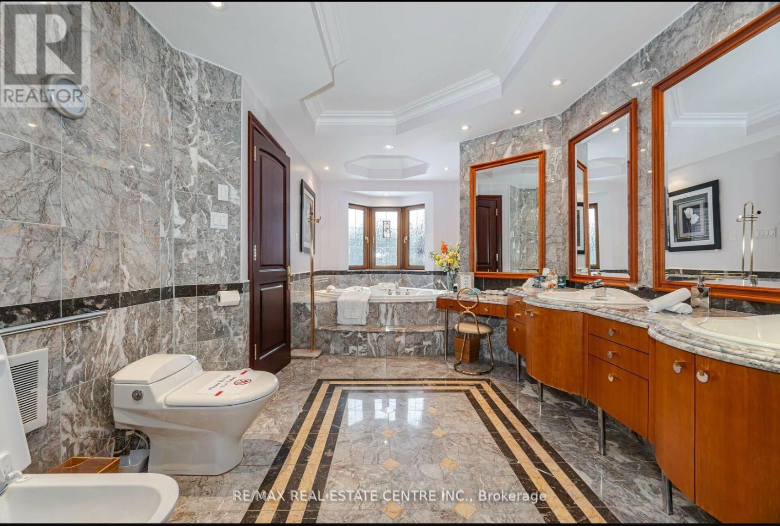 2 Edgeforest Drive, Brampton, Ontario  L6P 0E1 - Photo 34 - W12487662