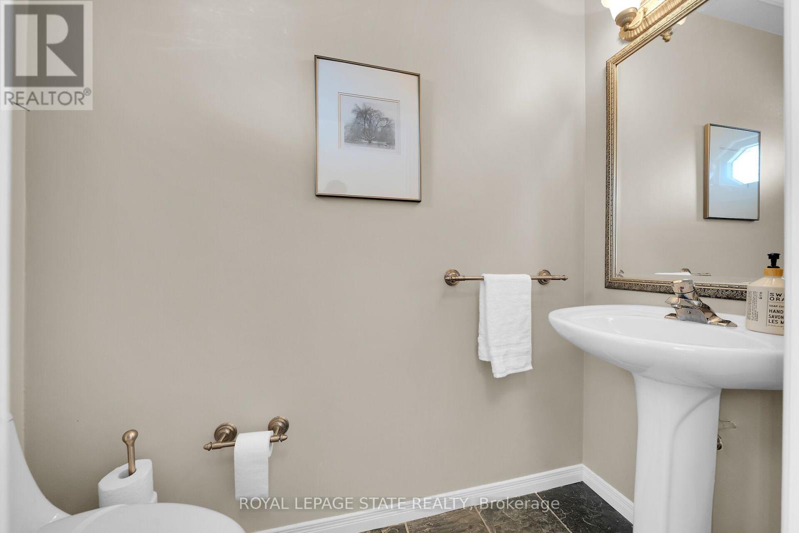 36 - 81 Valridge Drive, Hamilton, Ontario  L9G 5B6 - Photo 8 - X12487620