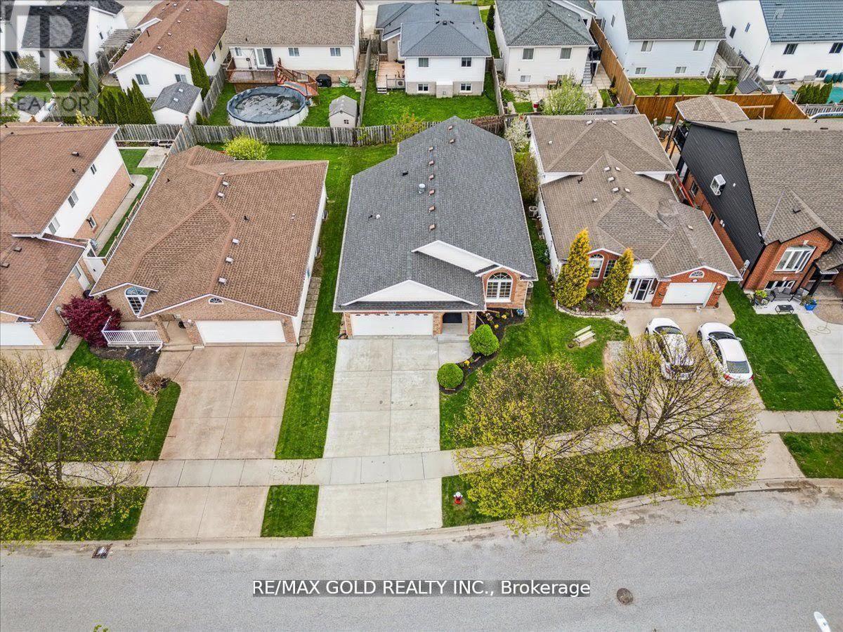 8163 Harvest Crescent, Niagara Falls, Ontario  L2H 3G4 - Photo 2 - X12487639