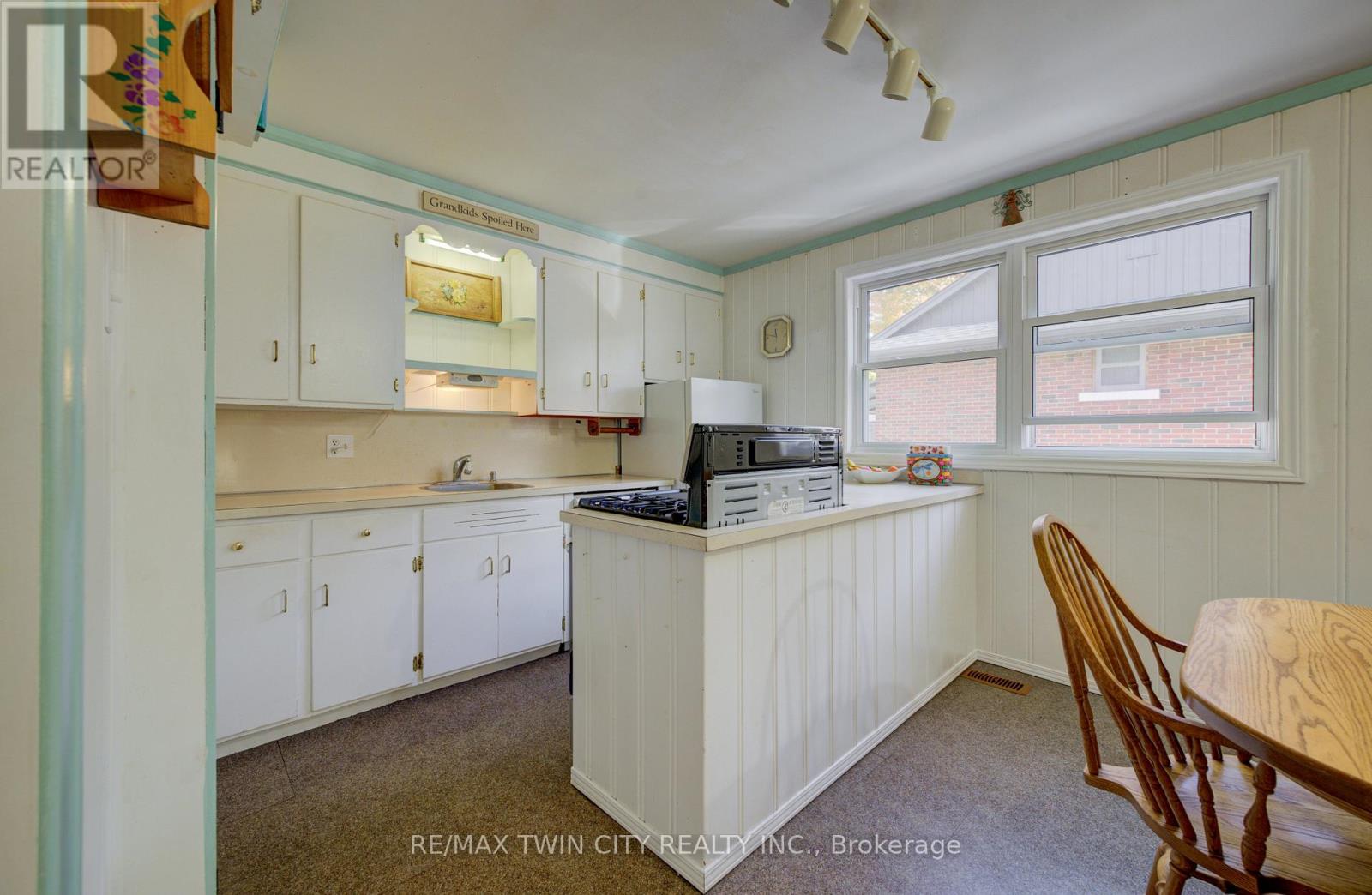 174 Union Street E, Waterloo, Ontario  N2J 1C7 - Photo 5 - X12487641