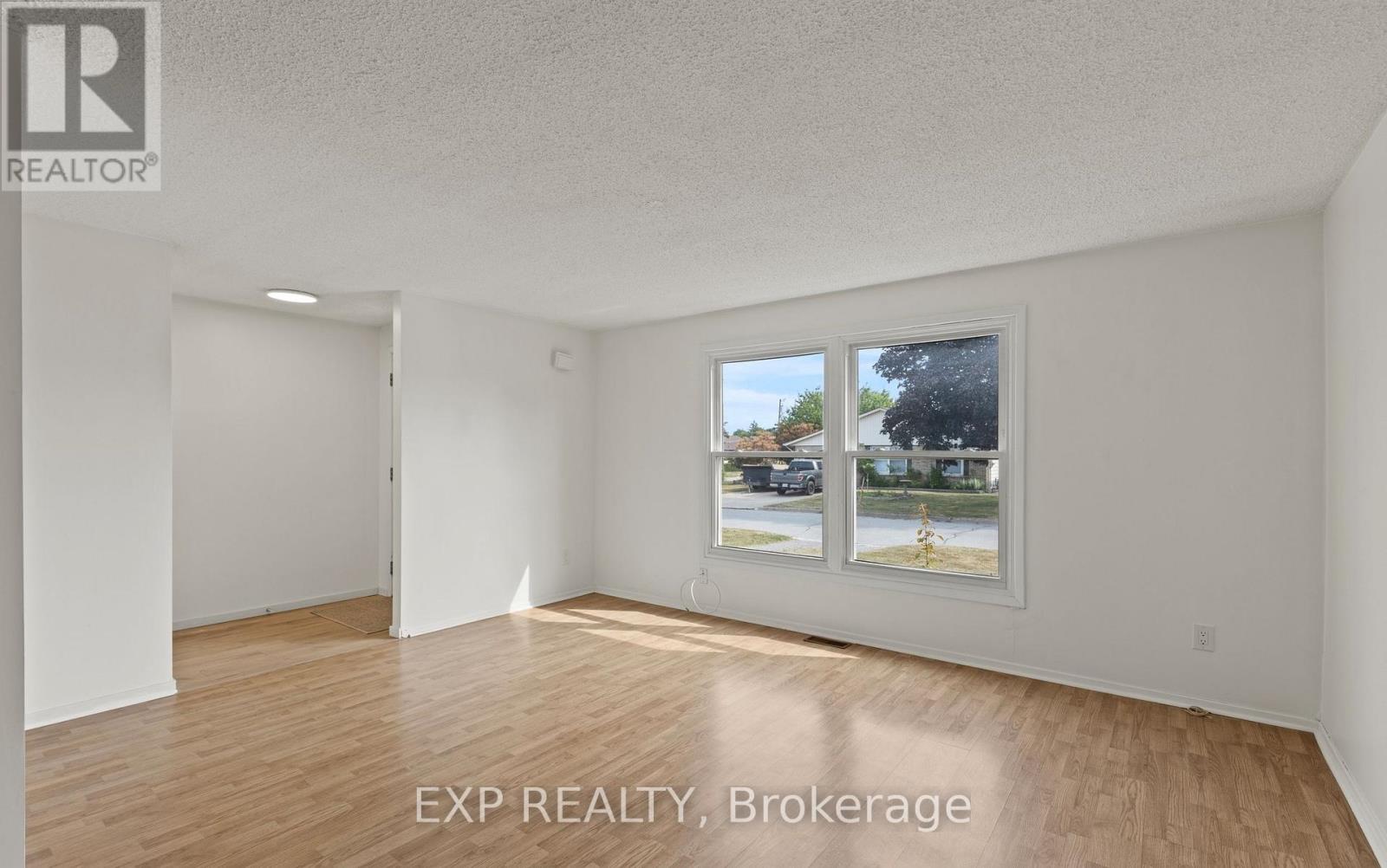 Upper - 6 Mccordick Drive, St. Catharines, Ontario  L2N 6S3 - Photo 2 - X12487663