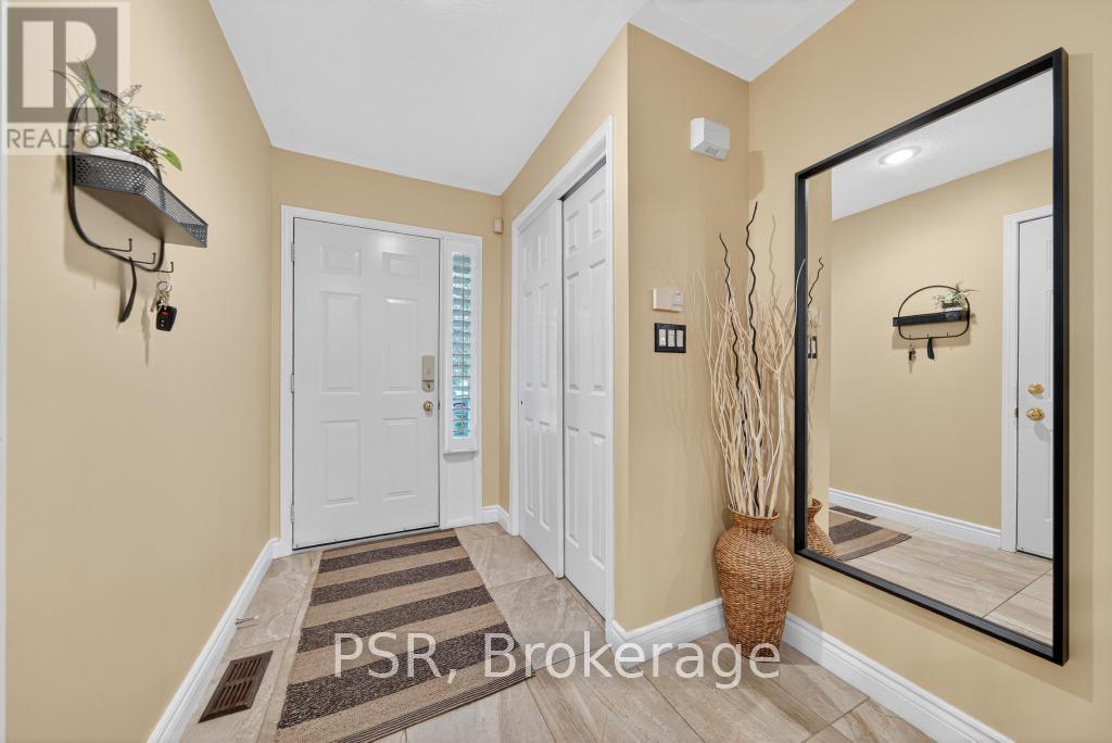 28 - 171 Highbury Drive, Hamilton, Ontario  L8J 3T6 - Photo 4 - X12487671