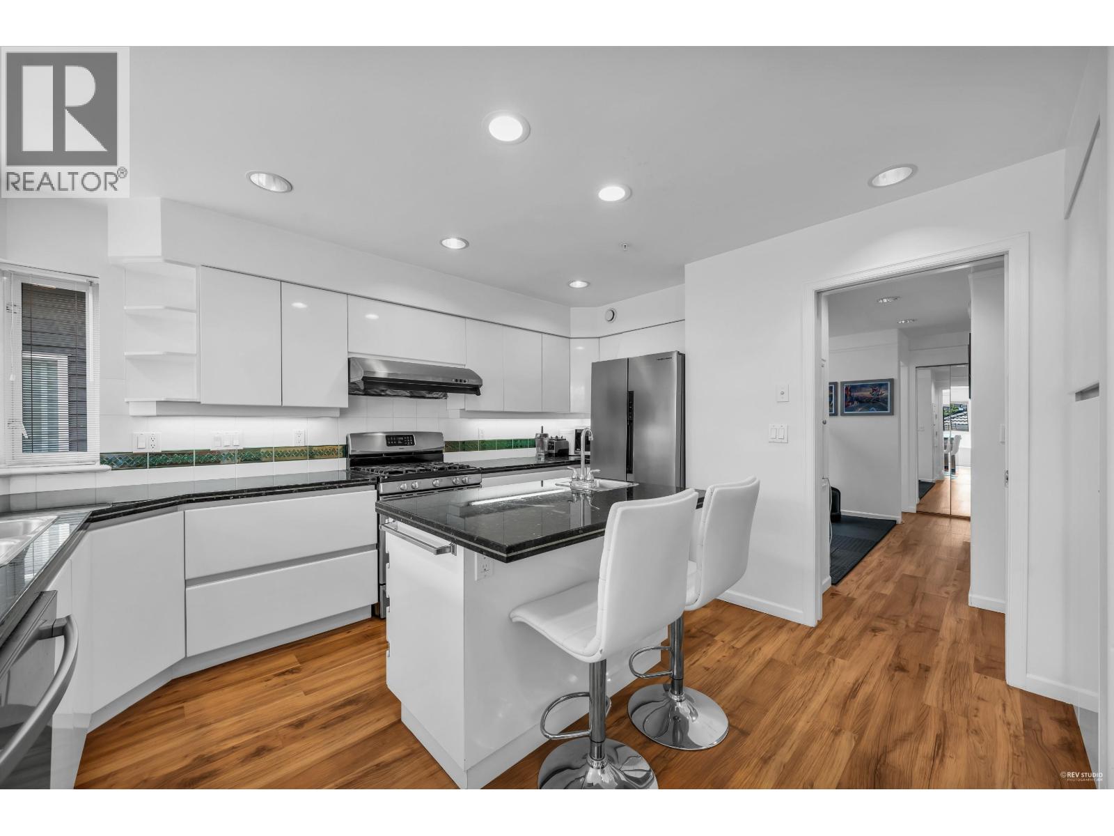 2848 W 20th Avenue, Vancouver, British Columbia  V6L 1H3 - Photo 2 - R3035804