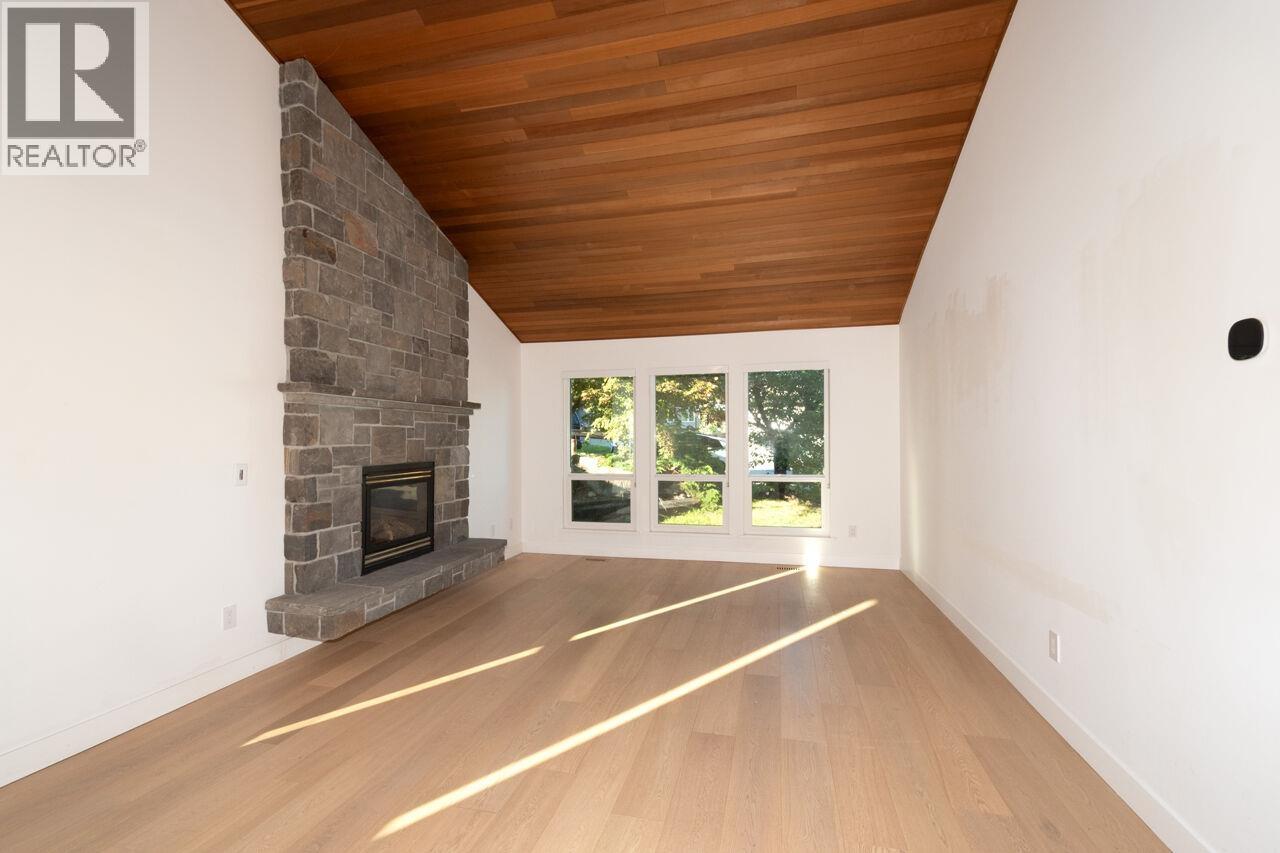 5 Campion Court, Port Moody, British Columbia  V3H 4A9 - Photo 6 - R3042560
