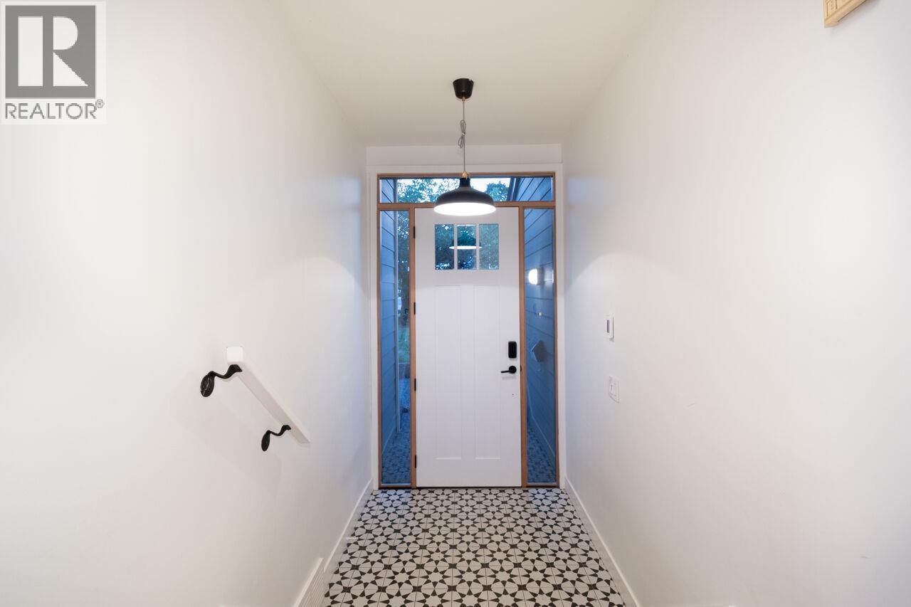 5 Campion Court, Port Moody, British Columbia  V3H 4A9 - Photo 3 - R3042560