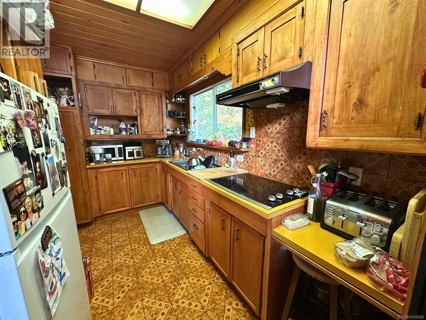 525 Whaletown Rd, Cortes Island, British Columbia  V0P 1Z0 - Photo 17 - 1018529