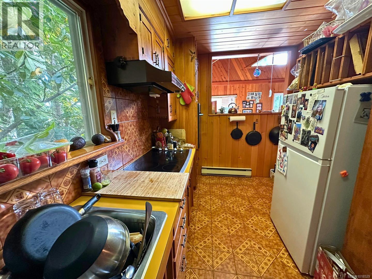 525 Whaletown Rd, Cortes Island, British Columbia  V0P 1Z0 - Photo 18 - 1018529