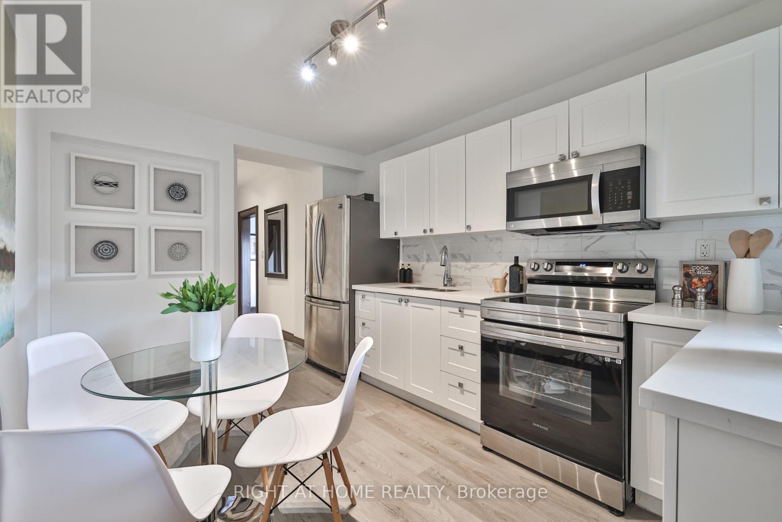 20 Winona Drive, Toronto, Ontario  M6G 3S6 - Photo 15 - C12487721