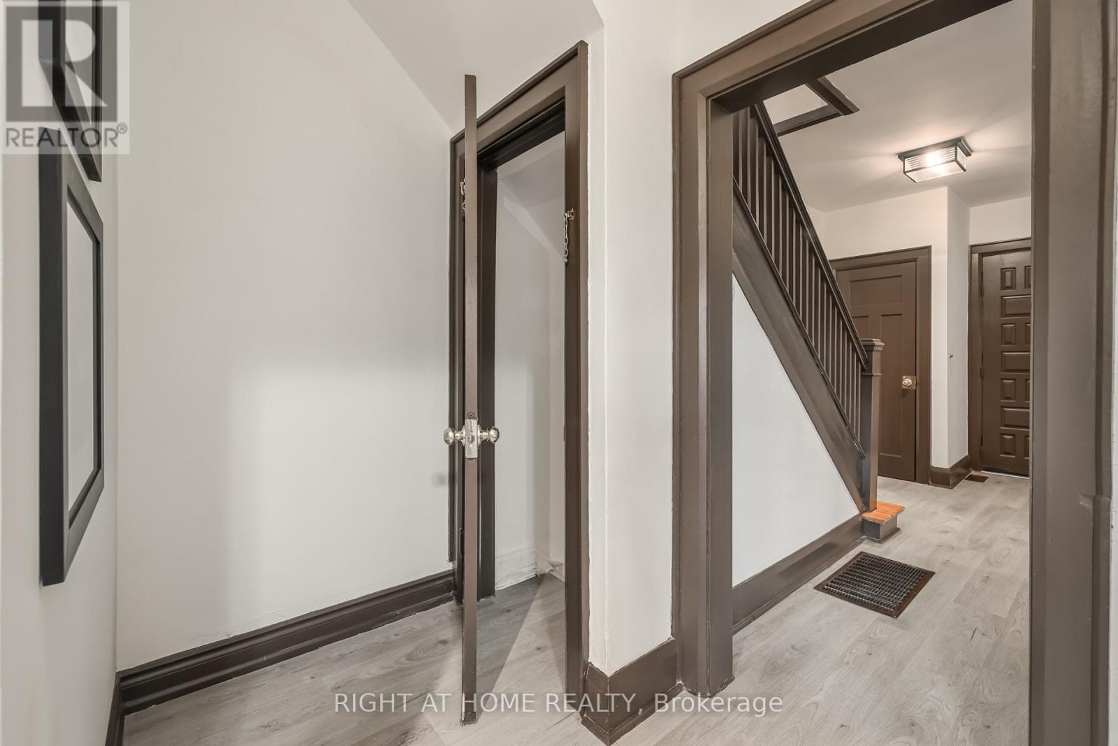 20 Winona Drive, Toronto, Ontario  M6G 3S6 - Photo 27 - C12487721