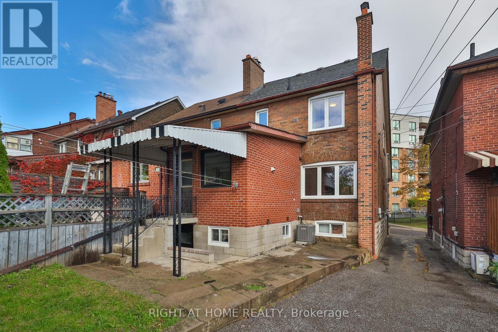 20 Winona Drive, Toronto, Ontario  M6G 3S6 - Photo 31 - C12487721