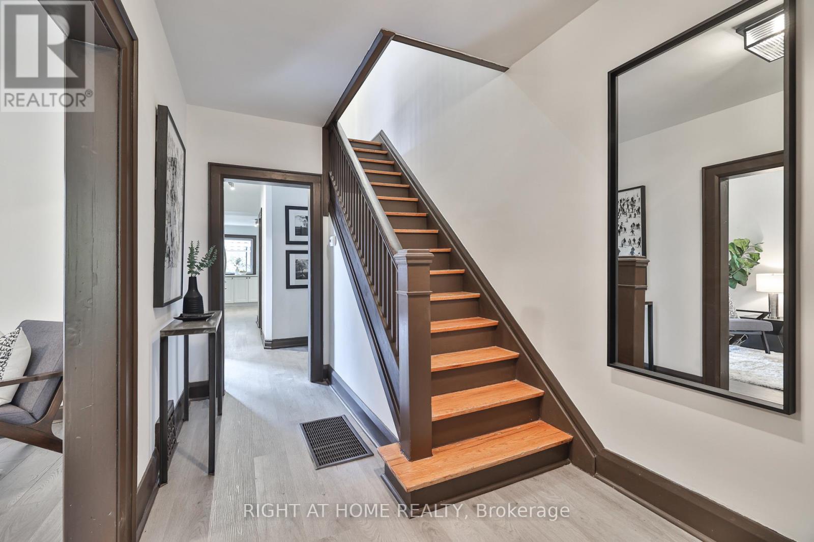 20 Winona Drive, Toronto, Ontario  M6G 3S6 - Photo 4 - C12487721