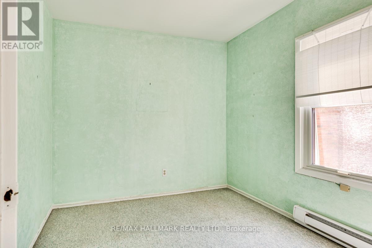 5 Bowmore Road, Toronto, Ontario  M4L 3H6 - Photo 13 - E12487676