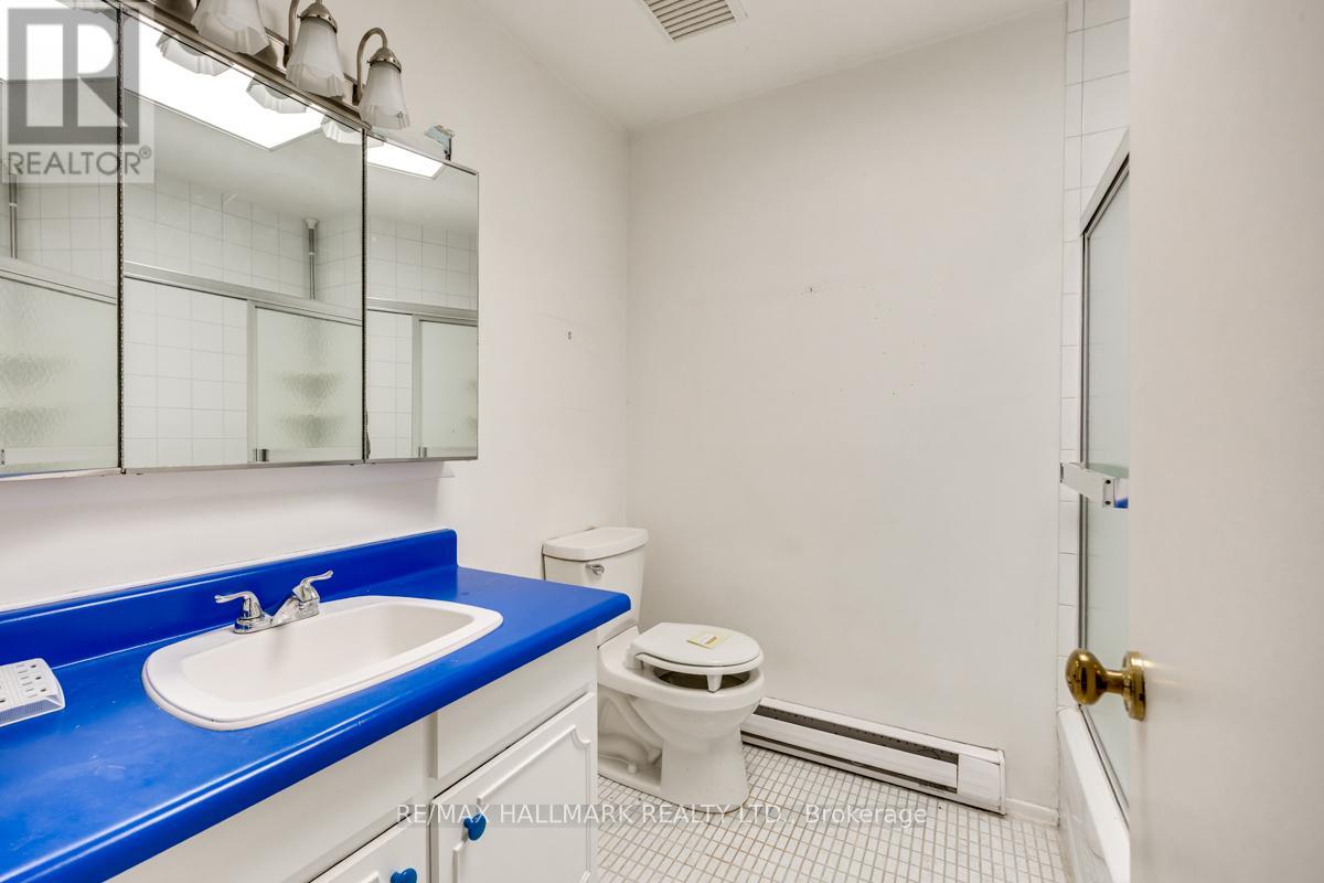 5 Bowmore Road, Toronto, Ontario  M4L 3H6 - Photo 15 - E12487676