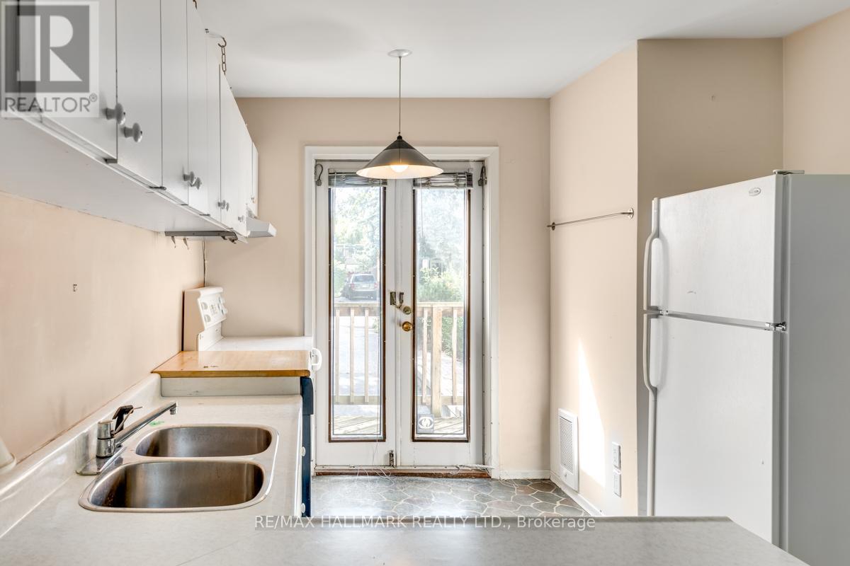 5 Bowmore Road, Toronto, Ontario  M4L 3H6 - Photo 2 - E12487676