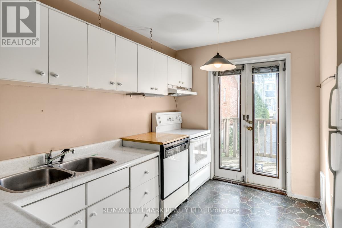 5 Bowmore Road, Toronto, Ontario  M4L 3H6 - Photo 3 - E12487676