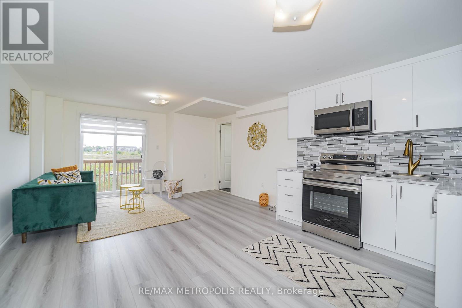 11 Yacht Drive, Clarington, Ontario  L1C 4B1 - Photo 3 - E12487694